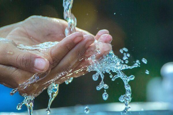 Symbolbild Wasser (drfuenteshernandez, Pixabay)