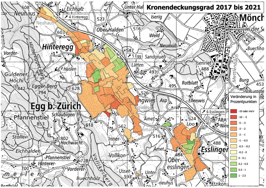 Karte: Veränderung des Kronendeckungsgrades in Egg 2017-2021: Die roten und orangen Flächen weisen einen Rückgang aus. In den wenigen grünen Quartieren, wie z.B. dem Zentrum von Esslingen, hat der Kronendeckungsgrad zugenommen.