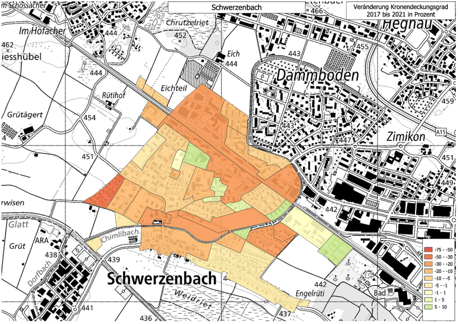 Karte: Veränderung des Kronendeckungsgrades in Schwerzenbach 2017-2021: Die roten und orangen Flächen weisen einen Rückgang aus. In den wenigen grünen Gebieten, wie z.B. beim Sportplatz Zielacker, hat der Kronendeckungsgrad zugenommen.