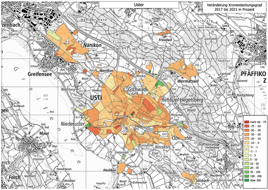 Karte: Veränderung des Kronendeckungsgrades in Uster 2017-2021: Die roten und orangen Flächen weisen einen Rückgang aus. In den wenigen grünen Gebieten hat der Kronendeckungsgrad zugenommen.