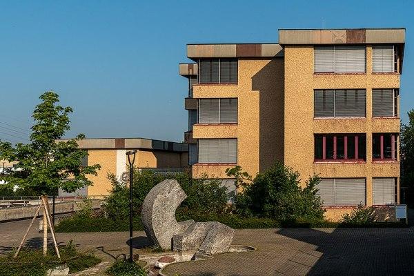 Foto: Schulhaus Stägenbuck (Roland Zumbuehl, CC BY-SA 4.0)